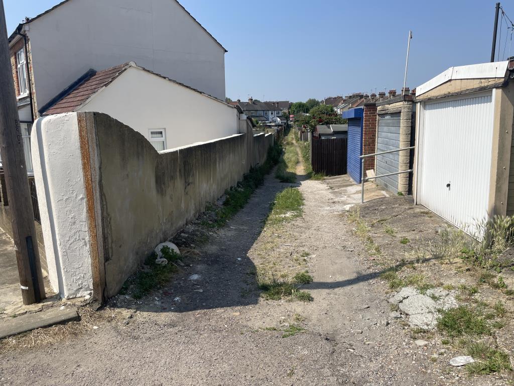 Lot: 66 - DEVELOPMENT OPPORTUNITY WITH OUTLINE PLANNING FOR TWO DETACHED BUNGALOWS - Outside image of vehicular access point to site from Brook Road